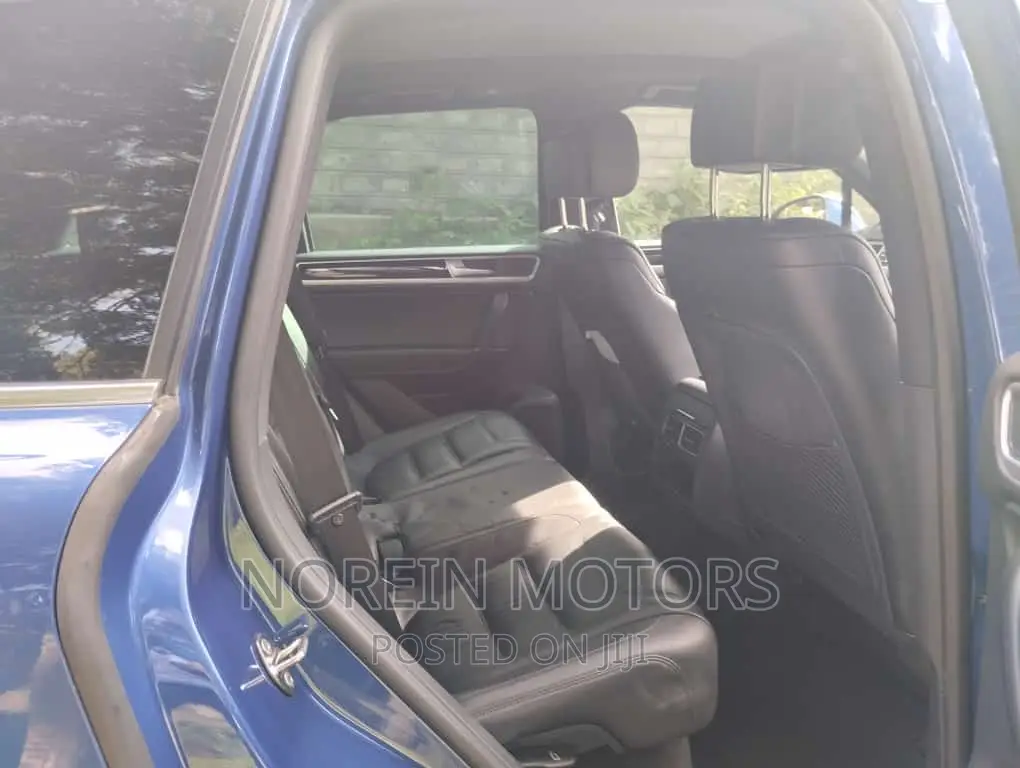 Volkswagen Touareg 2016 Blue