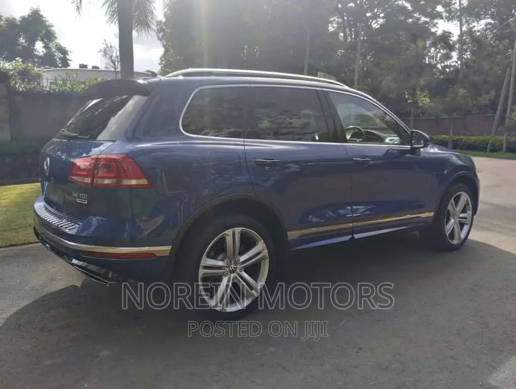 Volkswagen Touareg 2016 Blue