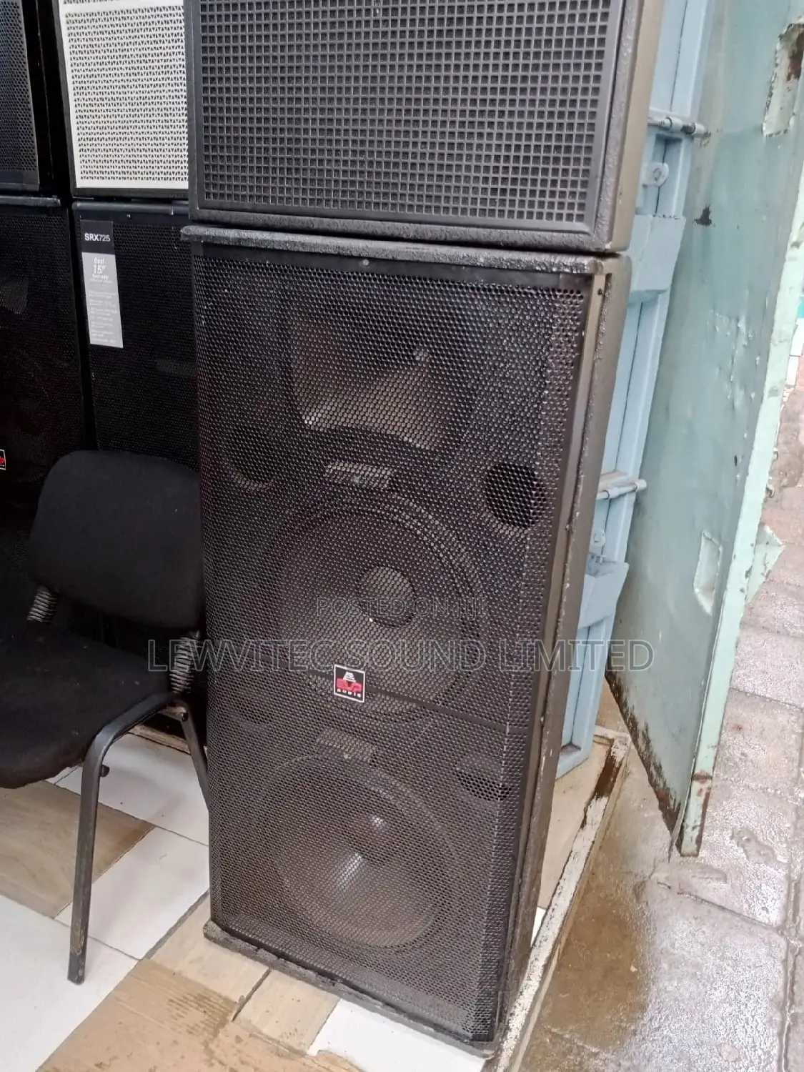 Empty Full Range Box Speaker