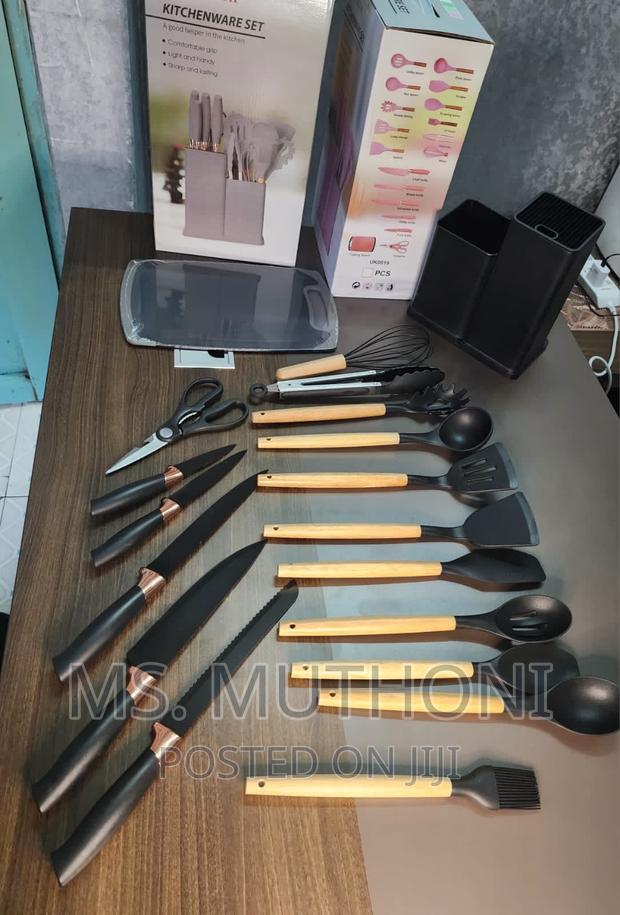 Silicone Spoons With a Set of Knives - main view