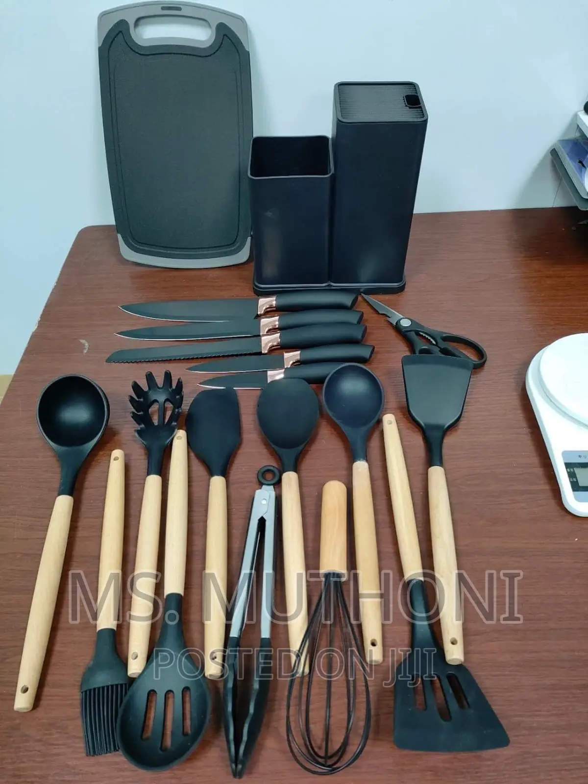 Silicone Spoons With a Set of Knives