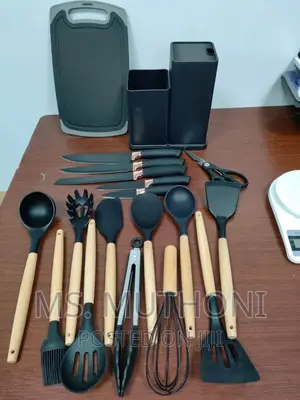 Silicone Spoons With a Set of Knives