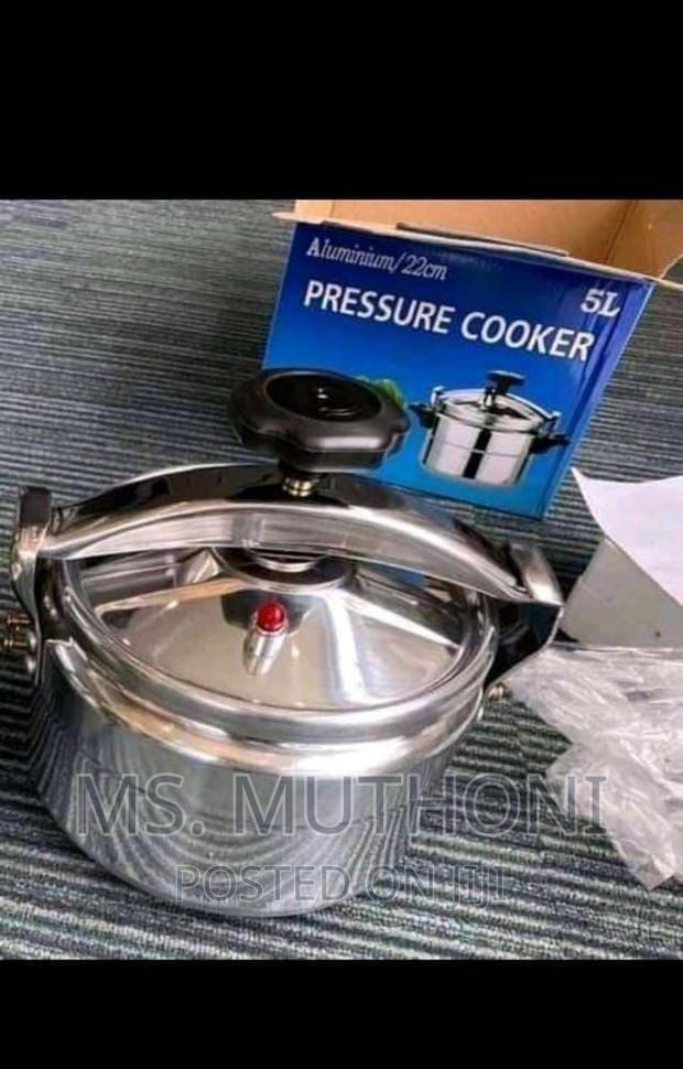 Non Explosive Pressure Cooker With Safety Lock - main view