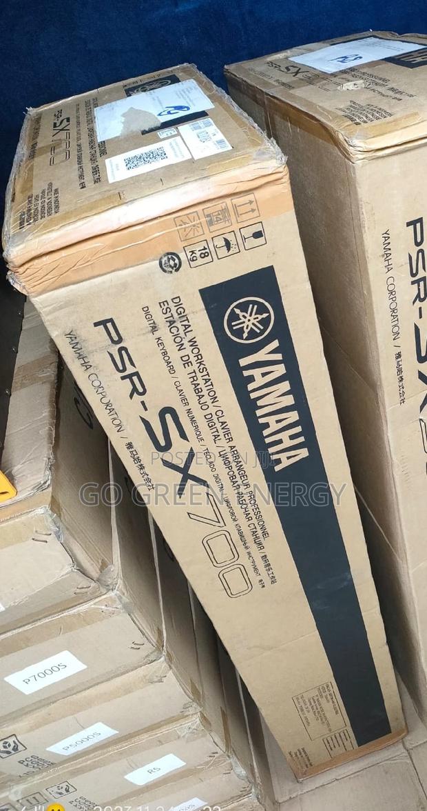 Yahama PSR SX 700 Keyboard - main view