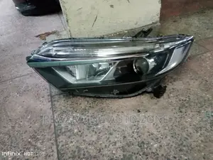 Honda Fit Shuttle 2016 Headlight Xenon.