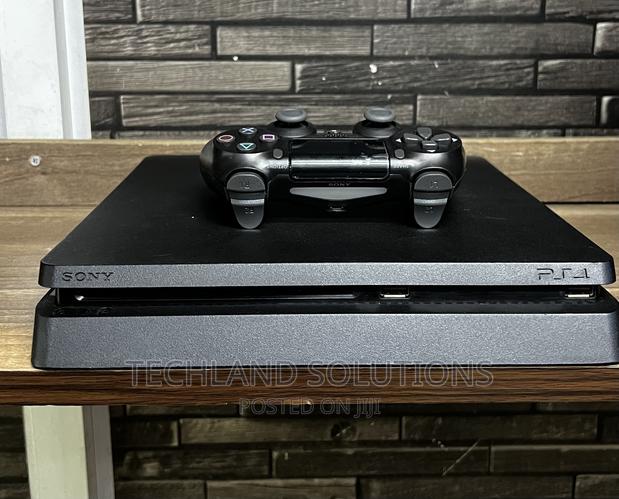 Playstation 4 Slim (500gb)