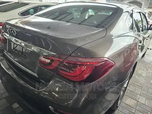 Nissan Fuga 2017 Brown