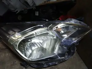 Toyota Ractis 12 Xenon Headlamp