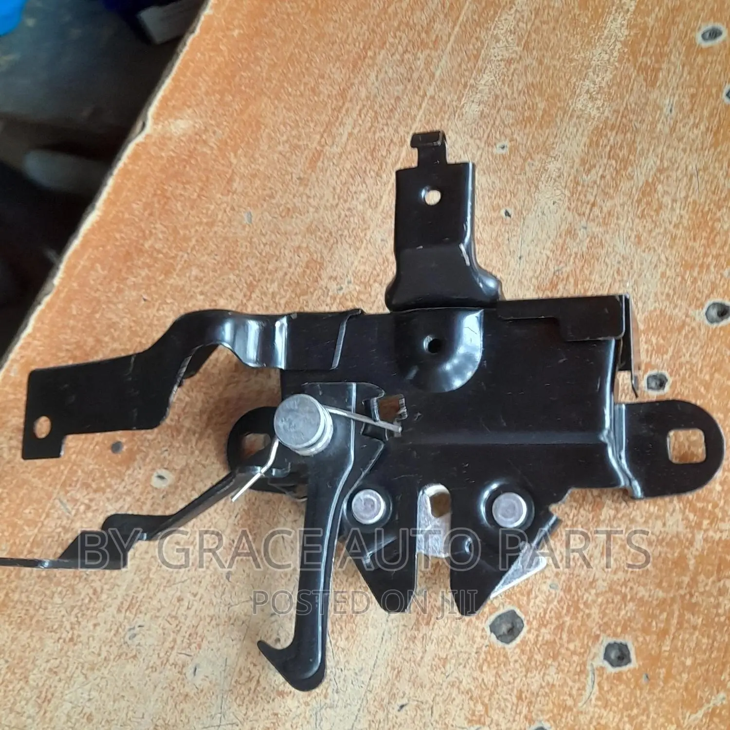 Bonnet Lock Dmax/Isuzu