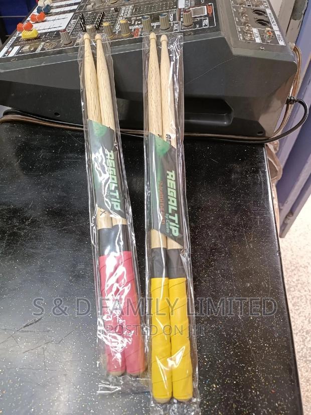 Regal Tip Drumsticks With Grip - main view