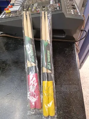 Regal Tip Drumsticks With Grip