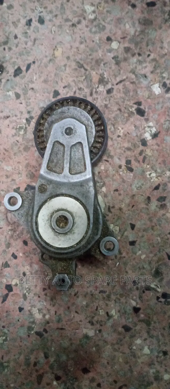 Toyota Fielder Tensioner