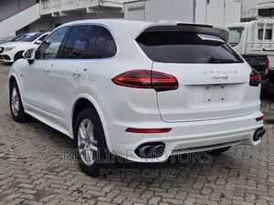 Porsche Cayenne S AWD 2016 White