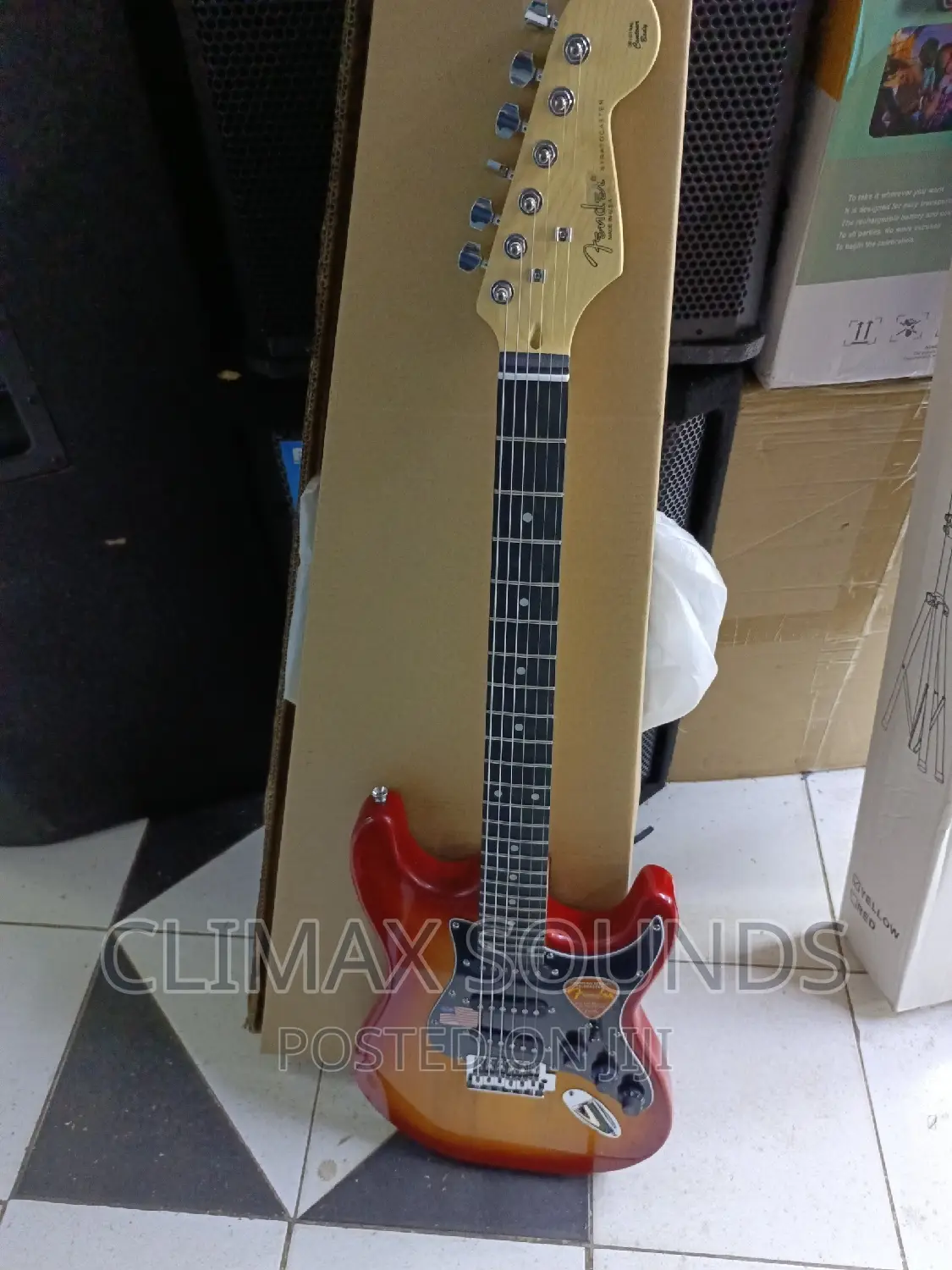 Fender Stratocaster Electric Solo Guita
