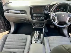 Mitsubishi Outlander 2.0 PHEV AWD 2017 Black