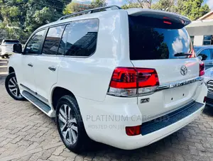 Toyota Land Cruiser 4.6 V8 ZX 2018 White