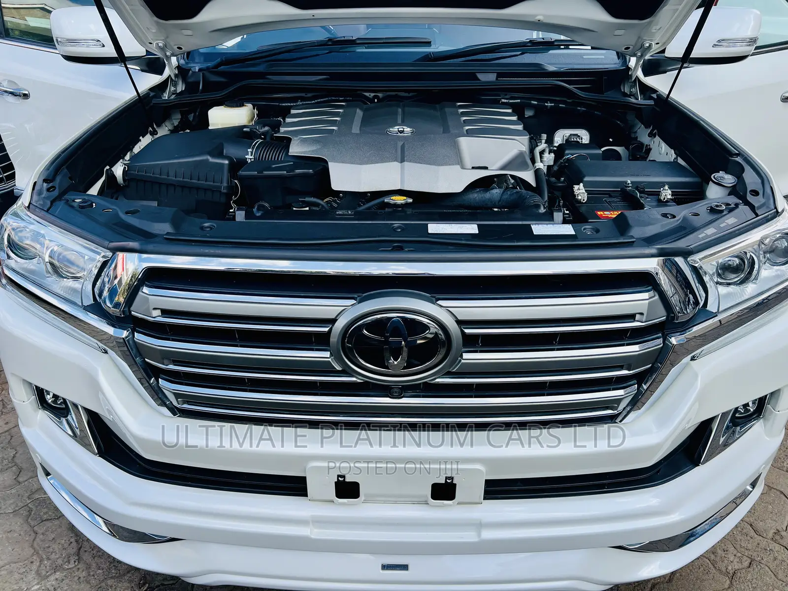 Toyota Land Cruiser 4.6 V8 ZX 2018 White
