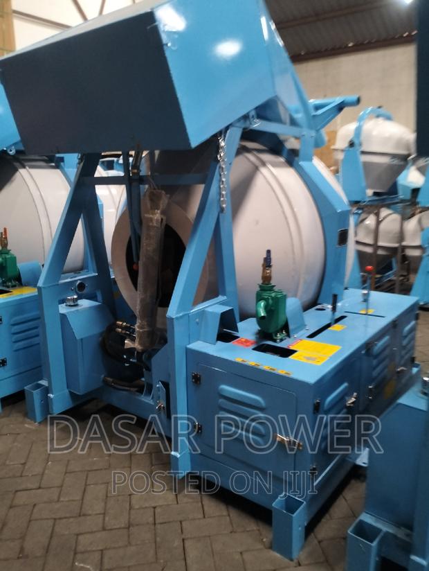 Self-Loading Diesel Concrete Mixer - main view