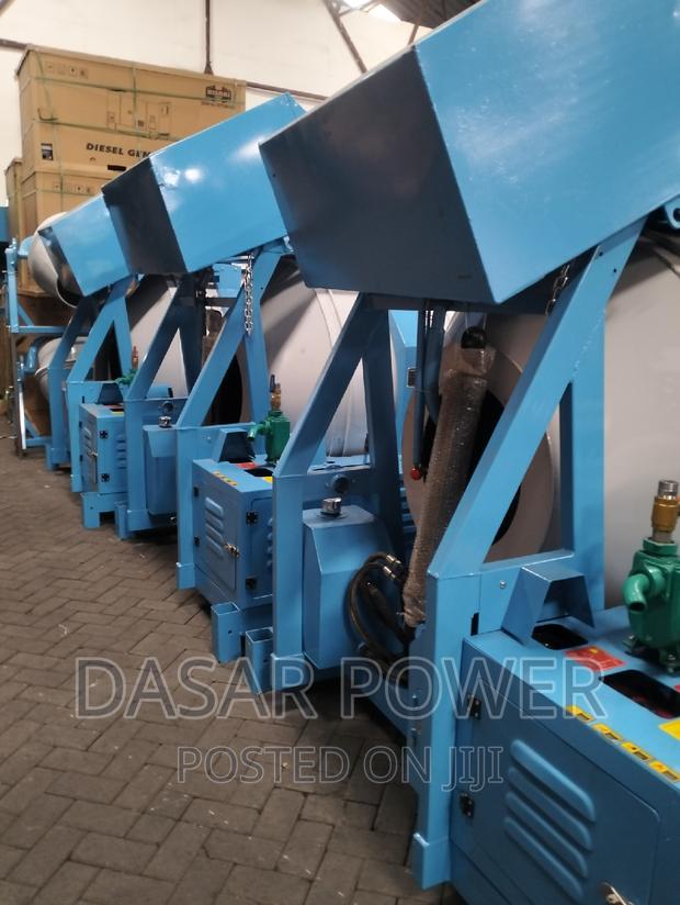 Self-Loading Diesel Concrete Mixer - thumbnail 3