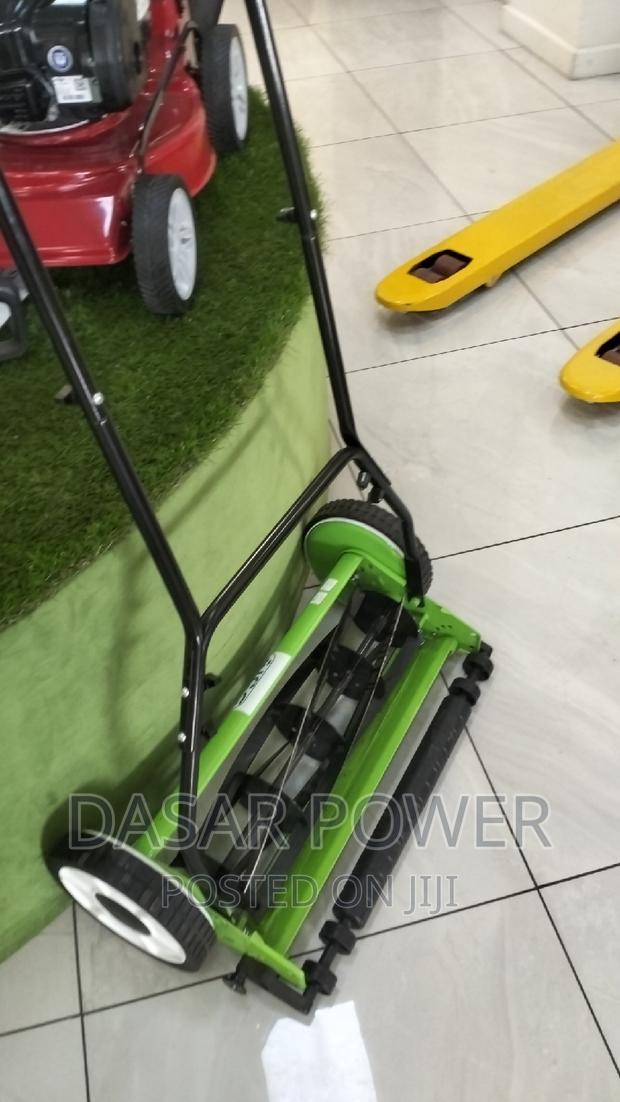 Manual Lawn Mowers - thumbnail 2