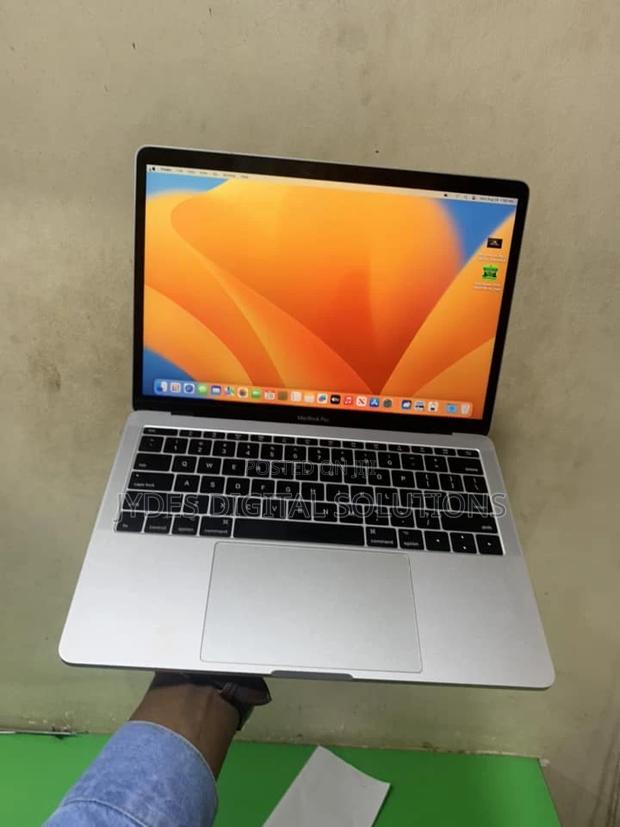 Laptop Apple MacBook Pro 2017 16GB Intel Core I5 SSD 256GB - main view