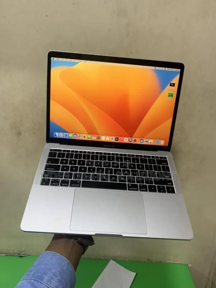 Laptop Apple MacBook Pro 2017 16GB Intel Core I5 SSD 256GB