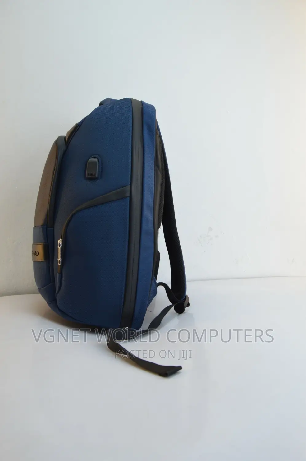 Baowang Antitheft Laptop Backpack Bag With Lock Code.