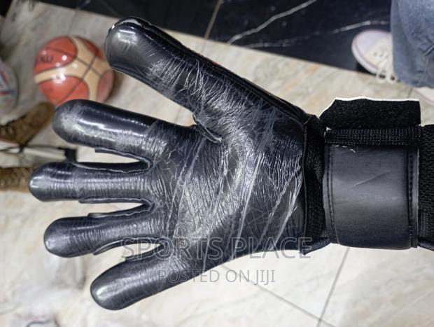 Uhlsport Goalkeeper Gloves - thumbnail 2