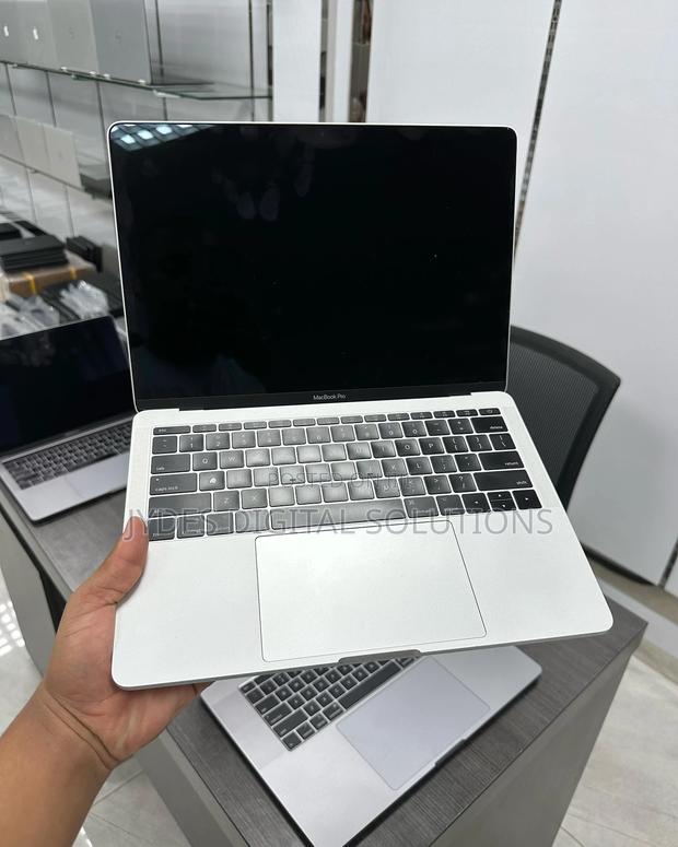 Laptop Apple MacBook Pro 2017 16GB Intel Core I7 SSD 256GB - thumbnail 4