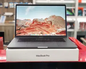 Laptop Apple MacBook Pro 2017 16GB Intel Core I7 SSD 512GB
