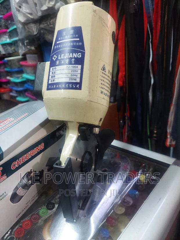 Round Cloth Cutting Machine - main view