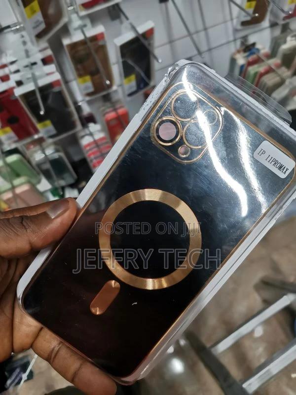 iPhone 11 Pro Max Magsafe Plating TPU Phone Case Black Gold - thumbnail 3