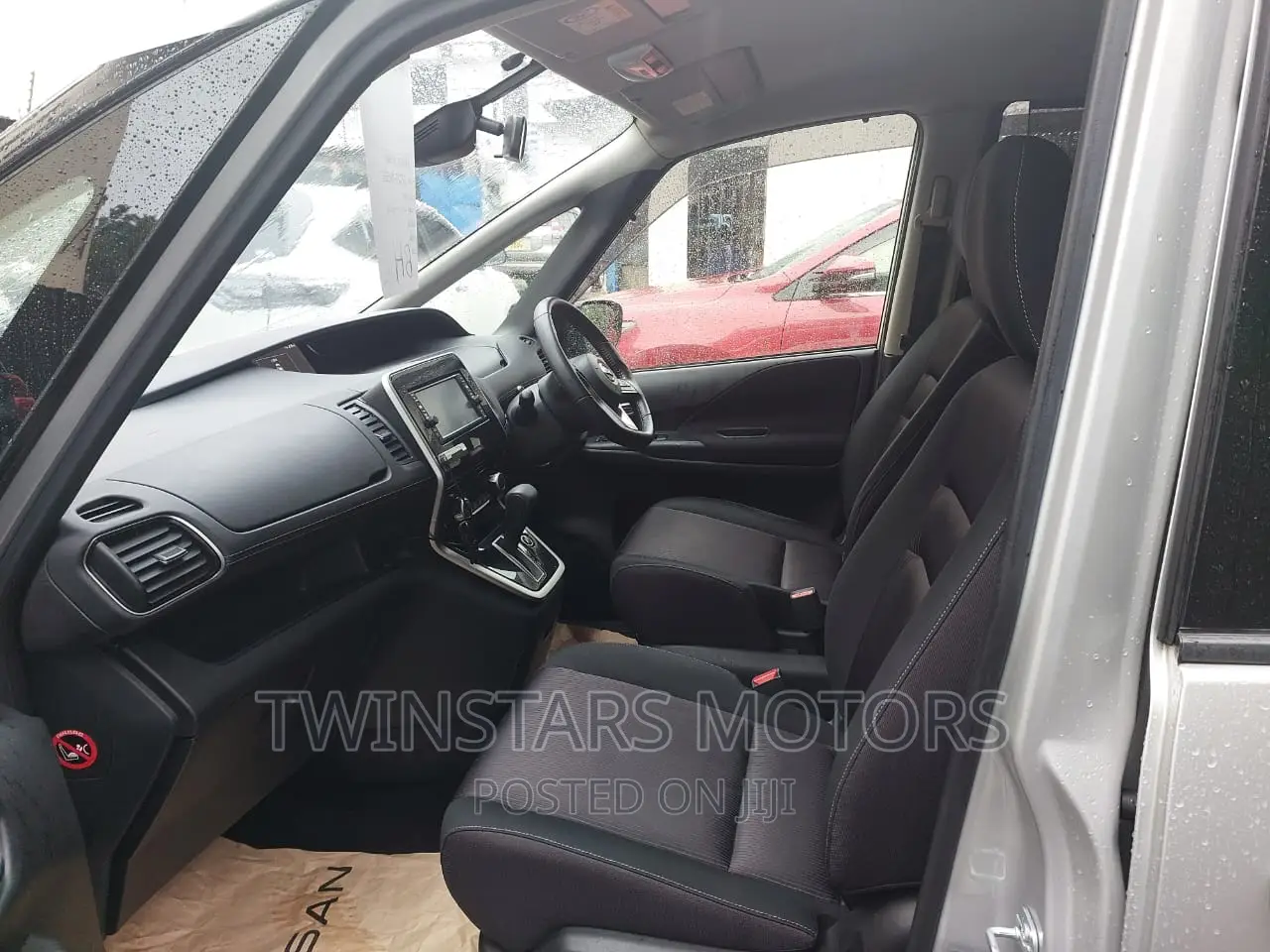 Nissan Serena 2017 Silver