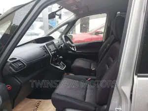 Nissan Serena 2017 Silver