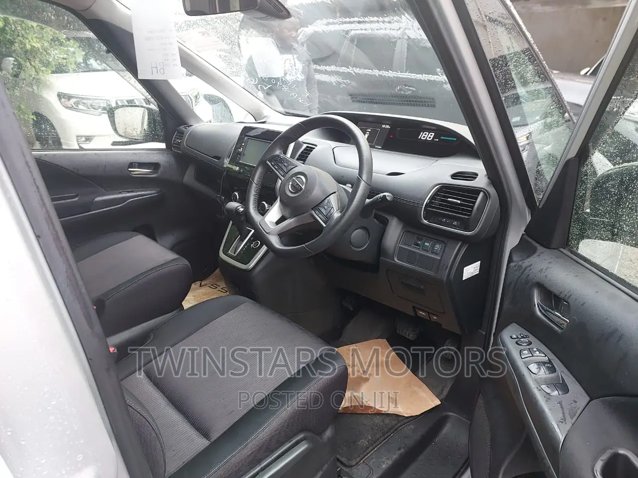 Nissan Serena 2017 Silver