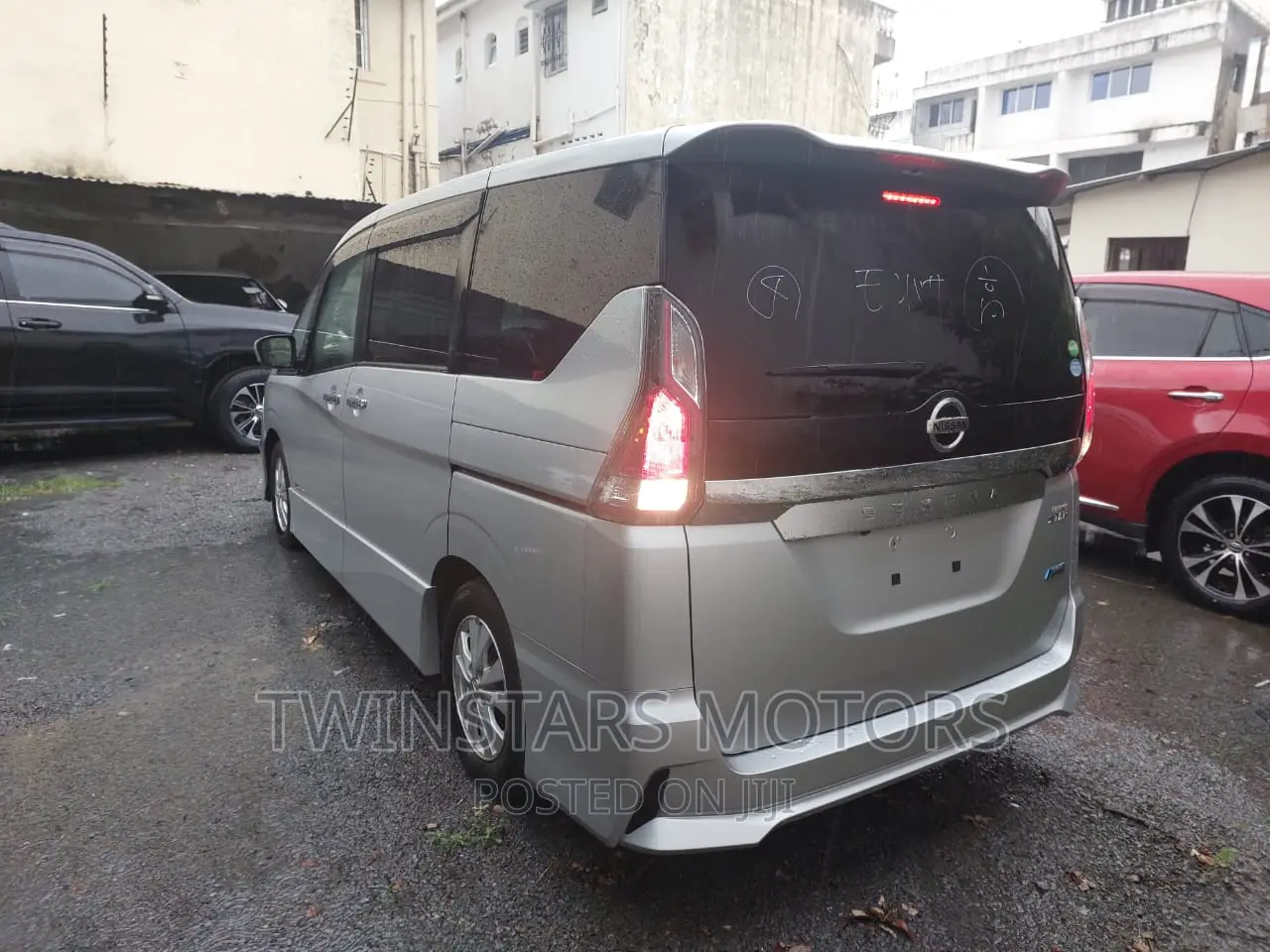 Nissan Serena 2017 Silver