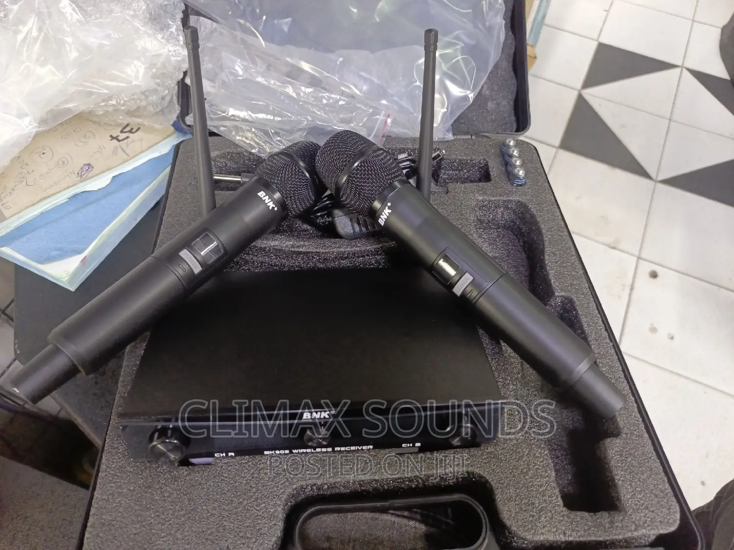 BNK Bk 902 Professional Wireless Microphone