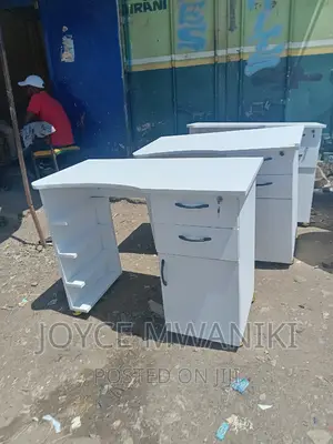 Manicure Tables, Unique and Classy.