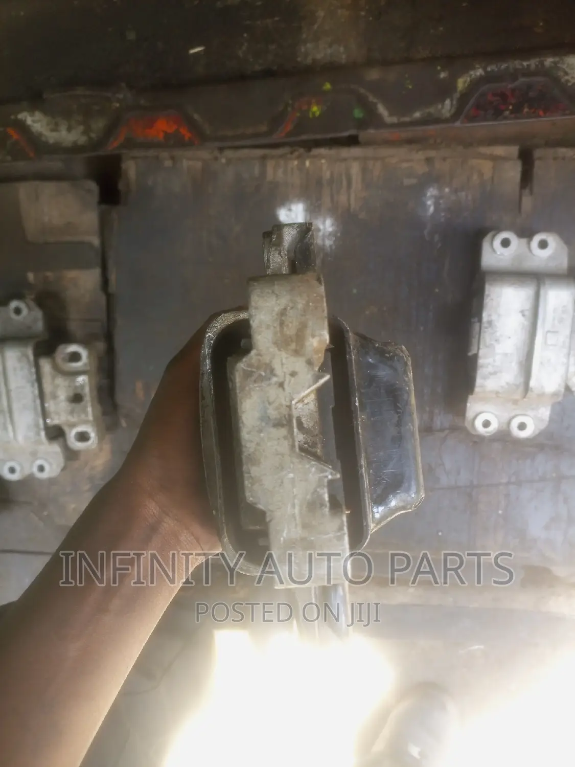 Volkswagen Golf, Passat , Tiguan Engine Mount