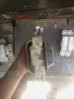 Volkswagen Golf, Passat , Tiguan Engine Mount