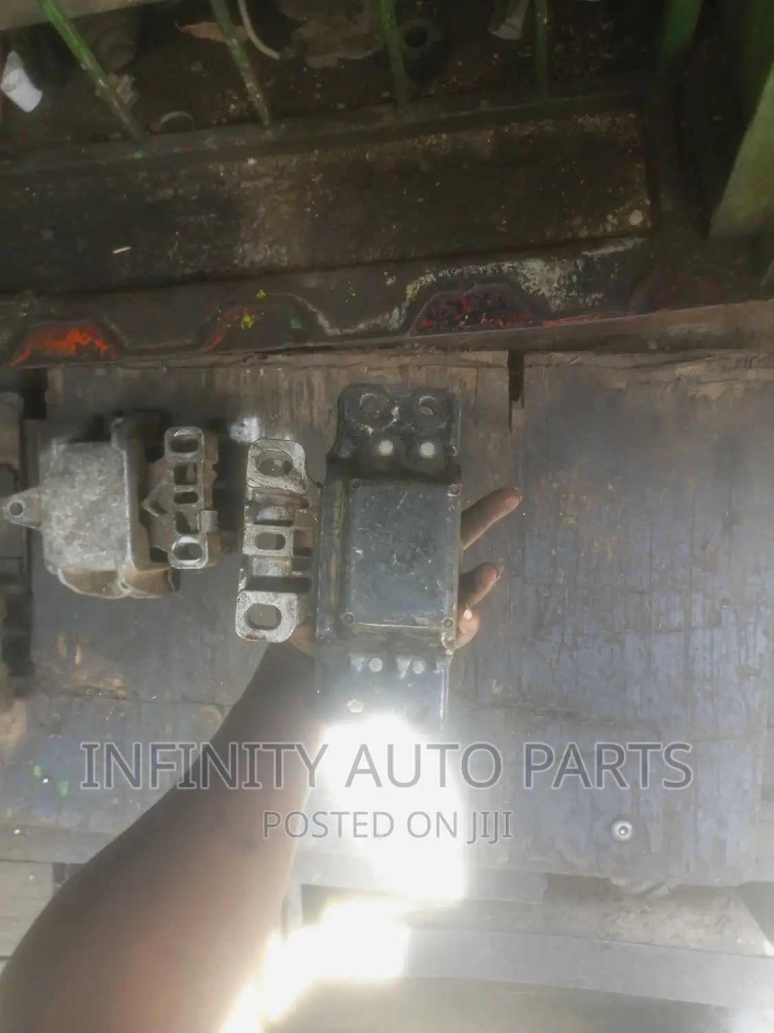 Volkswagen Golf, Passat , Tiguan Engine Mount