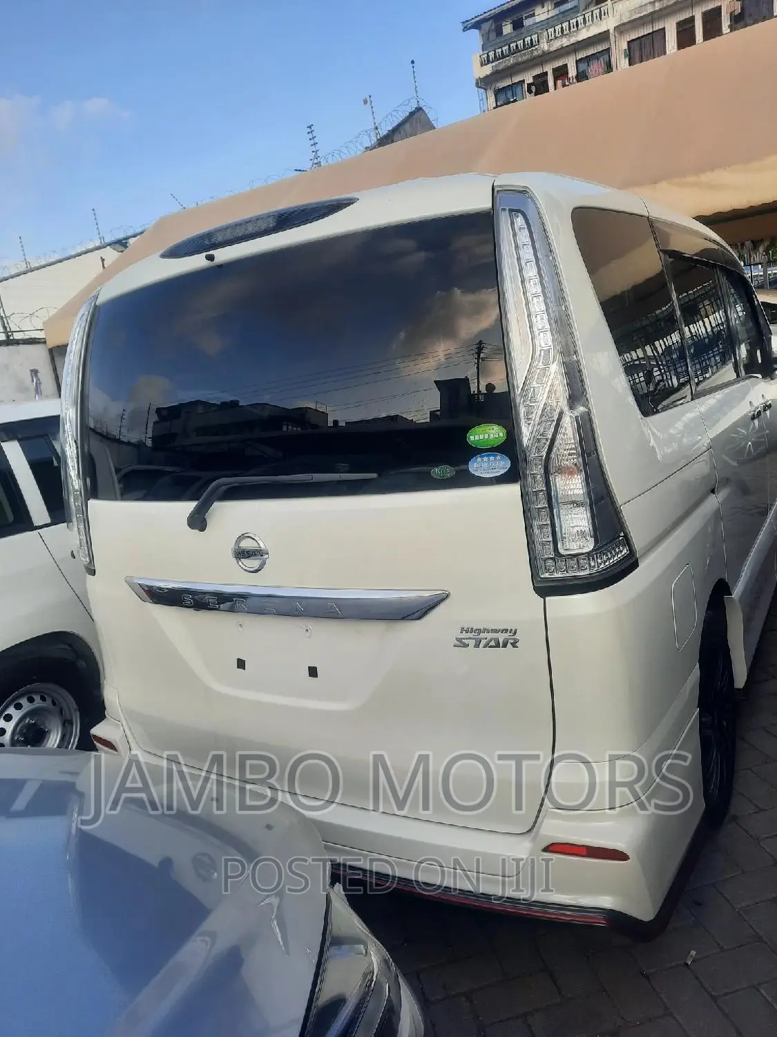 Nissan Serena 2017 White