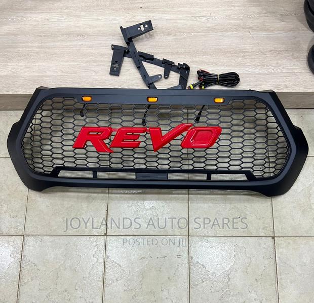 Hilux Revo Grille