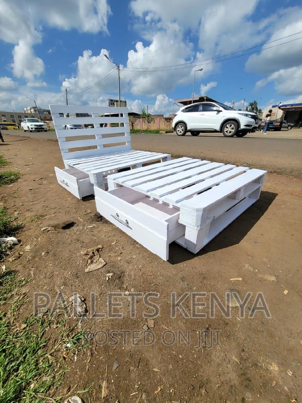 Pallet Bed- 4*6 White Pallet Bed With Drawers. (#KA06) - main view