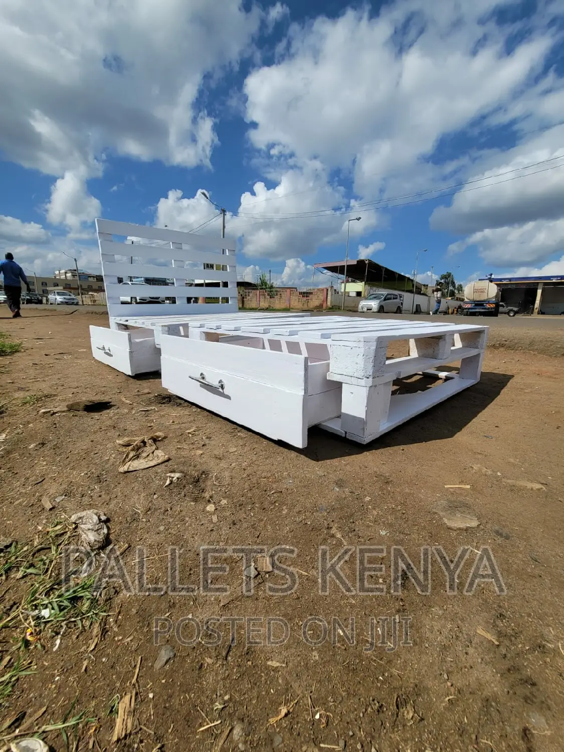 Pallet Bed- 4*6 White Pallet Bed With Drawers. (#KA06)
