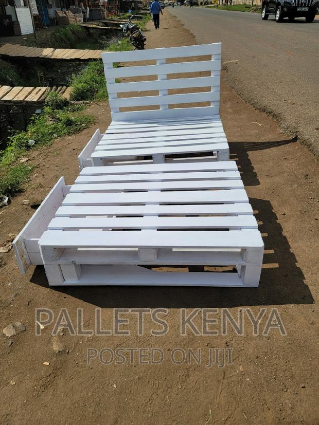 Pallet Bed- 4*6 White Pallet Bed With Drawers. (#KA08) - thumbnail 3