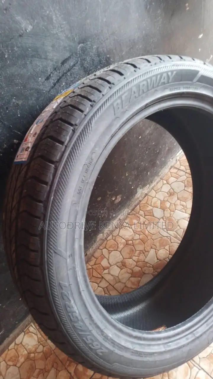 265/45r21 Bearway Tyre