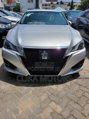 Toyota Crown 2017 Silver