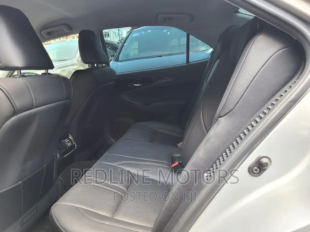 Toyota Crown 2017 Silver