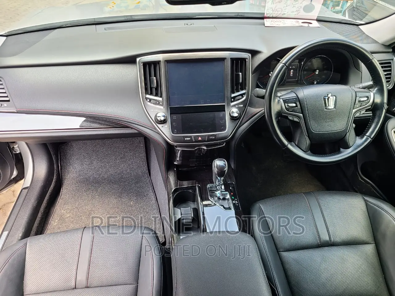 Toyota Crown 2017 Silver